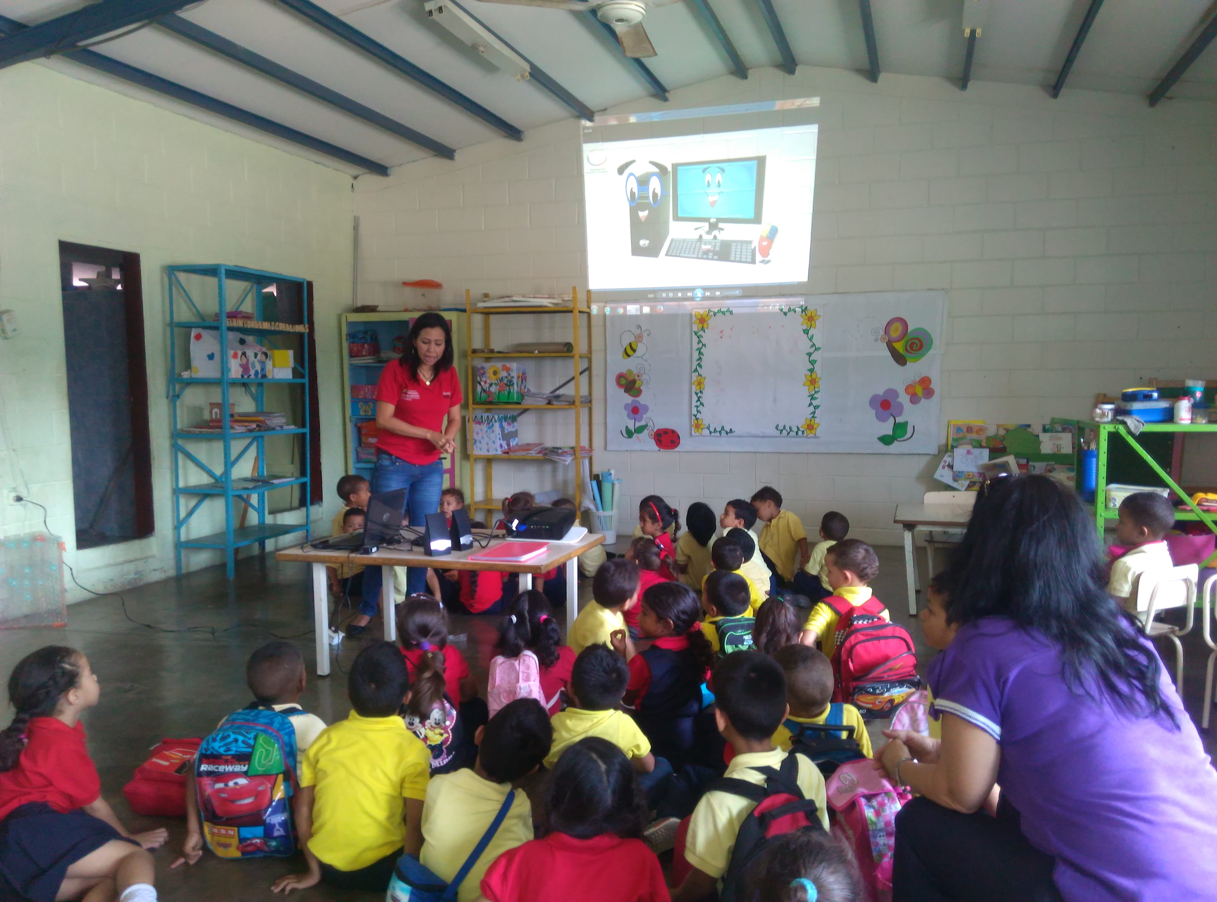 Tecnología Educativa visitó a los niños del C.E.I. 23 de Enero